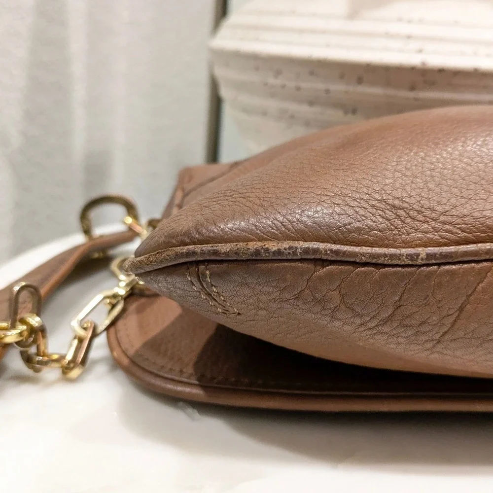 Tory Burch Amanda Clutch Bag Royal Tan Leather Gold Logo Chain Crossbody